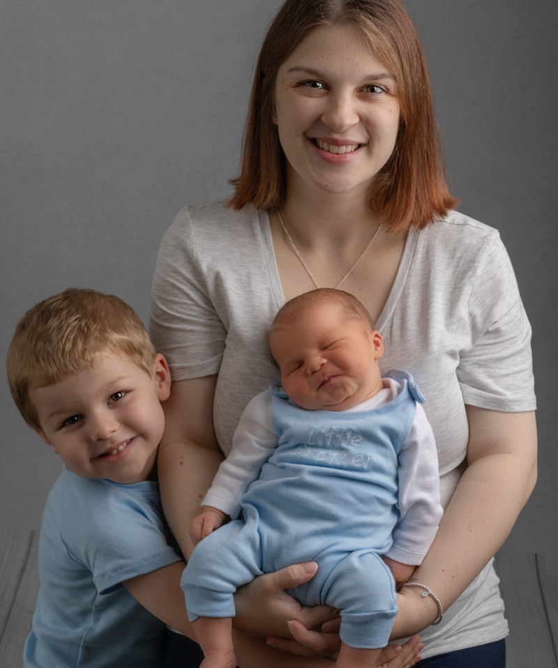 Shelley with Vinny and Rowan - My Little Star Photography (web) Shelley with Vinny and Rowan - My Little Star Photography (web)