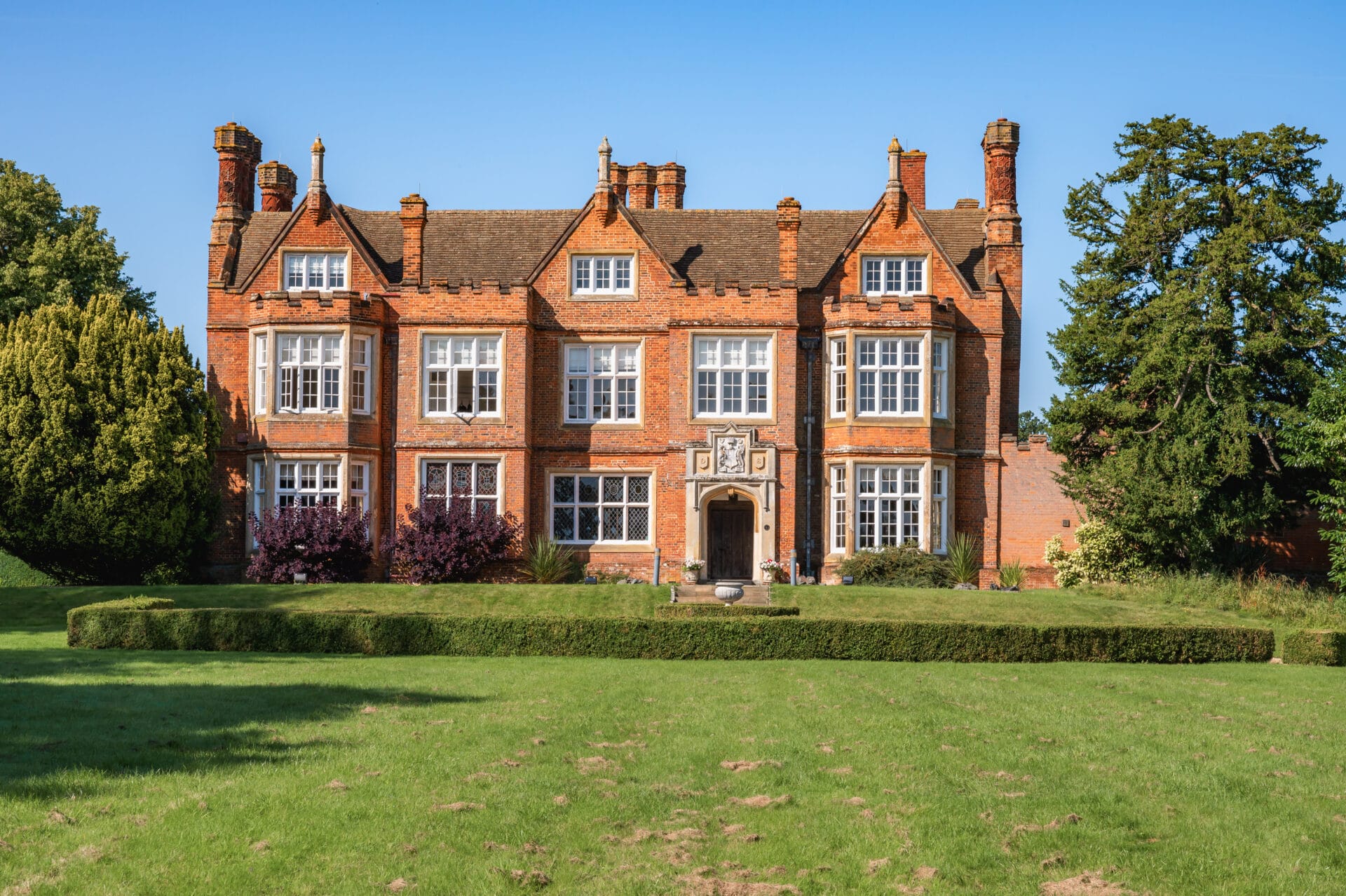 A photograph of Bourn Hall's Cambridge clinic from outside.